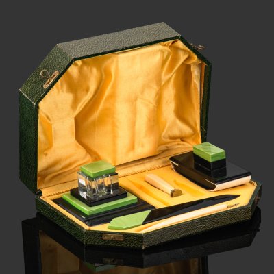 купить Письменный набор в оригинальном футляре: чернильница, ручка перьевая, нож для вскрытия конвертов, промокашка, форма для сургучной печати, пластик, стекло, металл, Западная Европа, 1910-1940 гг.