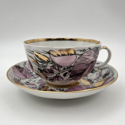 купить Чайная пара "Мой сад" в розовом оттенке, (из серии "Времена года"), форма "Тюльпан", автор формы С.Е. Яковлева, автор росписи Н.П. Славина, фарфор, деколь, люстр, золочение, Ленинградский фарфоровый завод (ЛФЗ), СССР, 1970-1991 гг.