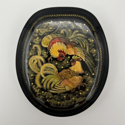 купить Шкатулка с лаковой миниатюрой "Бой петухов", автор Машин, Мстёра, папье-маше, лак, роспись, Россия, 2010-2020 гг.