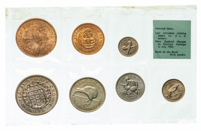 купить Новая Зеландия набор монет 1965 год 1/2, 1, 3, 6 пенни, 1 шиллинг, 1 флорин, 1/2 кроны (7 штук)
