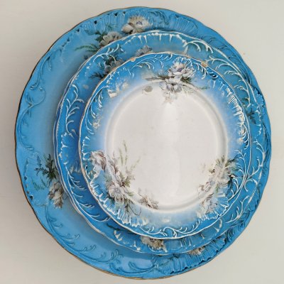 купить [редкая марка] Набор тарелок (4 столовых, 2 десертных, 2 закусочных), фаянс, крытье, деколь с подрисовкой, Товарищество М.С. Кузнецова в Дрейлингсбуше (K.P.M. Dreylingsbusch), Российская империя, 1889-1917 гг.