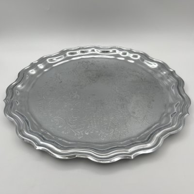 купить Поднос круглой формы с растительным декором, мНЦ (медь-никель-цинк), Кольчугинский завод цветных металлов, СССР, 1970-1990 гг.