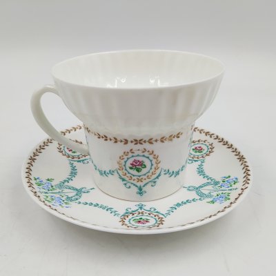 купить Пара кофейная с декором в виде гирлянд (форма "Волна"), фарфор, деколь, Ленинградский фарфоровый завод (ЛФЗ), СССР, 1970-1992 гг.