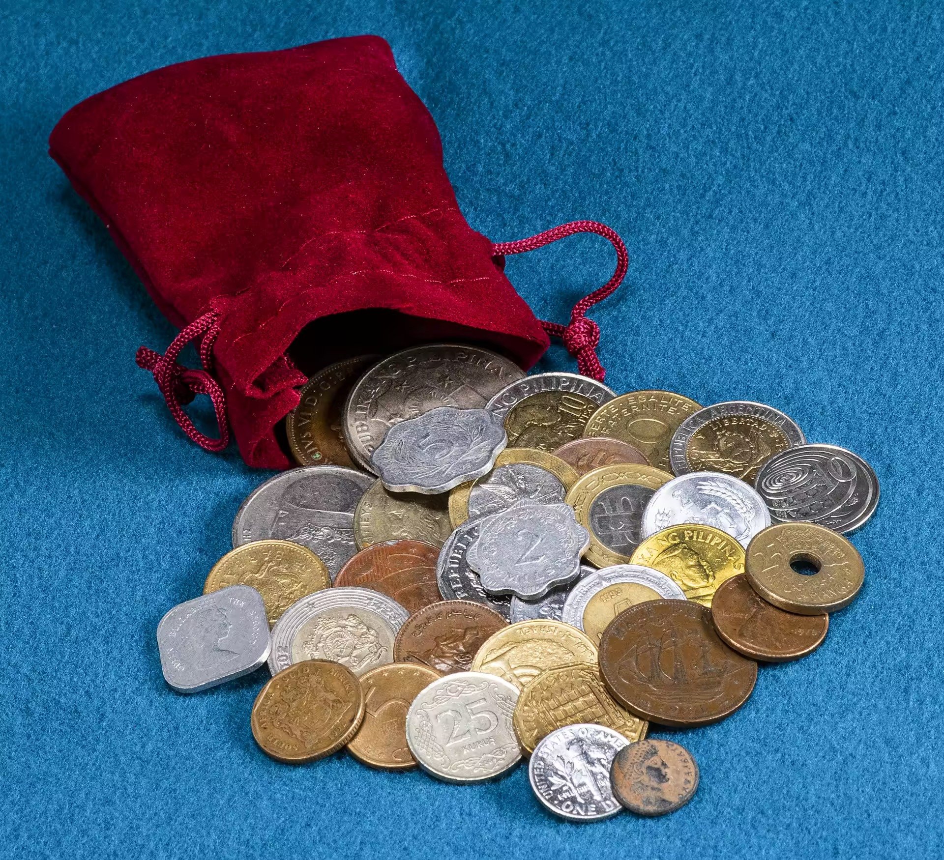 Купить монеты в магазине монетник