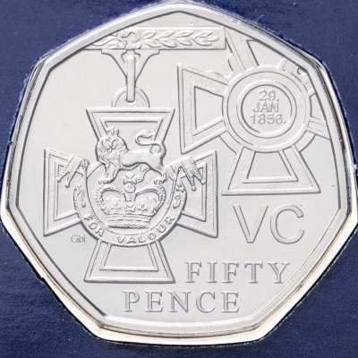 купить Великобритания 50 пенсов 2019 "Крест Виктории" в коинкарте