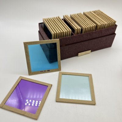 купить Корректирующие светофильтры 7,5х7,5 33 шт. в оригинальной упаковке, Московский завод технических фотопластинок, бумага, пластик, дерево, печать, СССР, 1977 г.