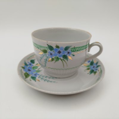 купить Пара чайная с цветочным декором, подпись "Чашка для Наташи. Разукрасил А.К. Каспаров", фарфор, роспись, золочение, Российская Федерация, 1993 г.