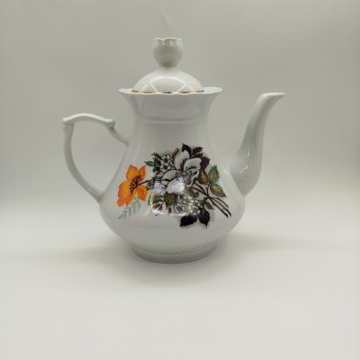купить Чайник с растительным декором, фарфор, деколь, золочение, Краснодарский фарфорово-фаянсовый завод «Чайка», СССР, 1960-1992 гг.