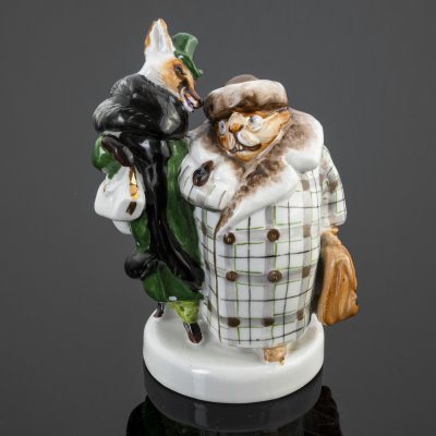 Купить Статуэтка "Лиса и бобер" по мотивам басни С.В. Михалкова, скульптор Б.Я. Воробьев, роспись Ризнич И.И., фарфор, роспись, золочение, Ленинградский фарфоровый завод (ЛФЗ), СССР, 1950-1976 гг.