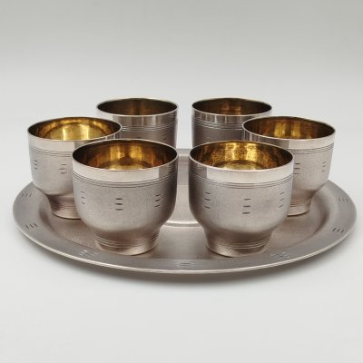 купить Набор питейный, состоящий из стопок на 6 персон и подноса, металл, золочение, СССР, 1970-1990 гг.