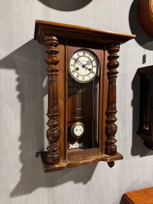 купить Часы настенные "Gustav Becker" в фигурном корпусе, дерево, металл, шпон, лак, Германия, 1890-1910 гг.