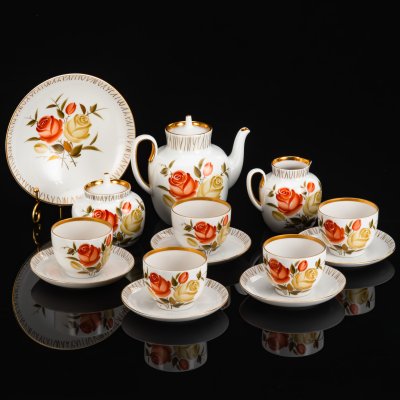 купить Сервиз "Букет чайных роз" на 5 персон (14 предметов), фарфор, роспись, золочение, Ленинградский фарфоровый завод (ЛФЗ), СССР, 1970-1991 гг.