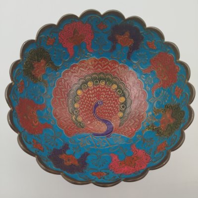 купить Фруктовница (конфетница), украшенная изображением павлина и восточным орнаментом, латунь, холодные эмали, Индия, 1970-1990 гг.