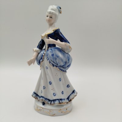 купить Статуэтка "Роскошная дама в пышном платье", фарфор, роспись, золочение, Западная Европа, 1970-2000 гг.