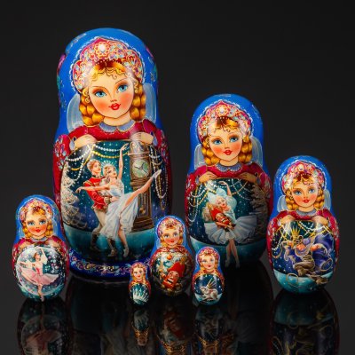 купить Матрешка "Русский балет. Щелкунчик" (7 мест), автор росписи С.А. Лонченкова, дерево, лак, роспись, золочение, Российская Федерация, 2025 г.