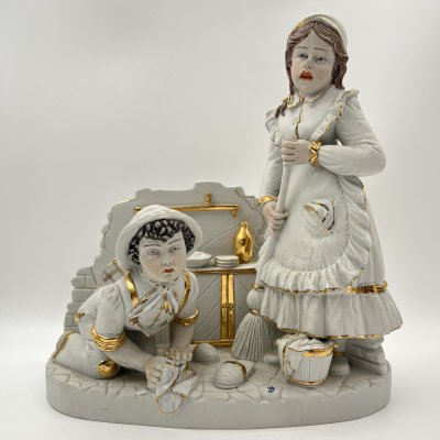 купить Статуэтка "Дети за уборкой", бисквит, роспись, золочениие, Италия, 1980-2000 гг.