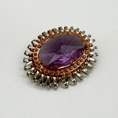 купить Брошь овальной формы, со вставкой лилового оттенка, металл, стекло, золочение, СССР, 1960-1980 гг.