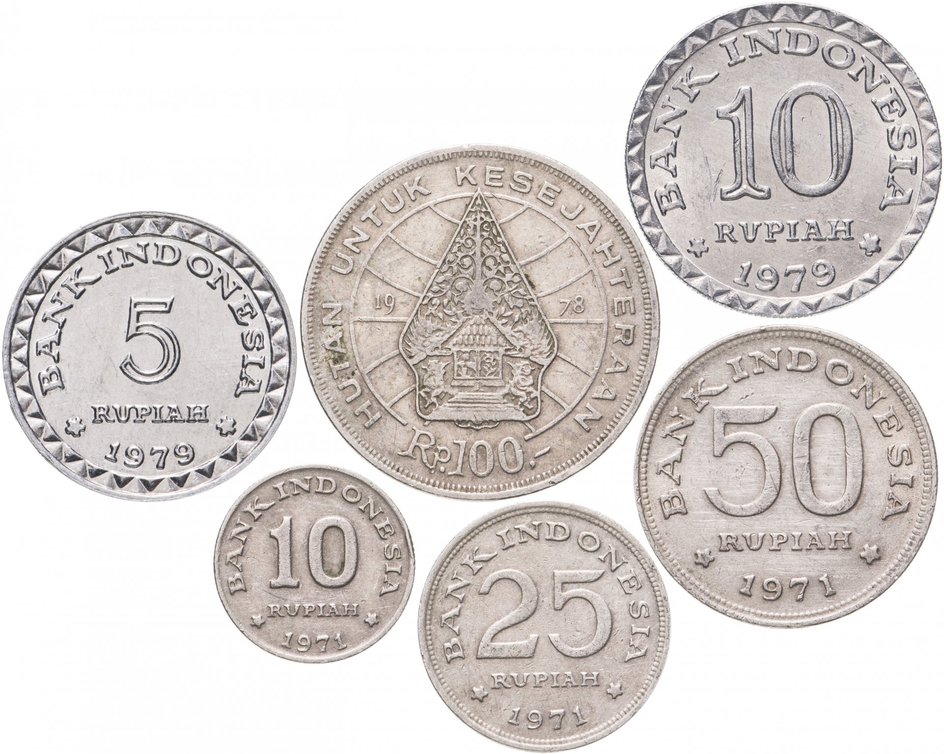 Балийский рупий к рублю на сегодня. Индонезийские монеты. Монеты Индонезии современные. Монета 50 рупий Индонезия. Монеты Индонезии фото.