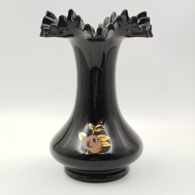 купить Ваза черного цвета с фестончатым краем и растительным декором, стекло, деколь, золочение, Чехия, 1990-2000 гг.