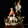 Купить Лампа настольная, украшенная статуэткой пастухов, фарфор, дерево, металл, ткань, полимерный материал, Capodimonte (Каподимонте), Италия, 1990-2000 гг.