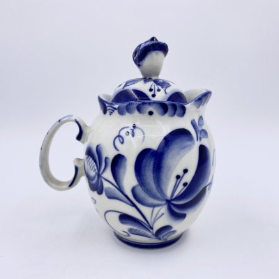 купить Молочник, украшенный цветочным декором, фарфор, роспись, Объединение «Гжель», СССР, 1972-1985 гг.