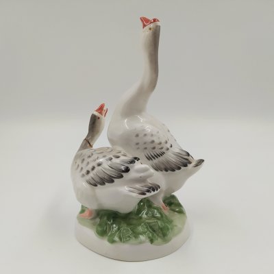 купить Статуэтка "Гуси", автор Е.Г. Морозова-Эккерт, фарфор, роспись, Дмитровский фарфоровый завод (ДФЗ Вербилки), СССР, 1946-1954 гг.