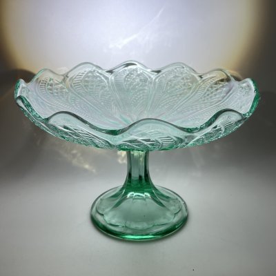 купить Фруктовница зеленого оттенка с рельефным декором, Львовское СПО «Радуга», стекло, пресс, СССР, 1950-1970 гг.