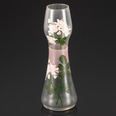 купить Ваза, украшенная изображением белых роз, стекло, роспись эмалевыми красками, матирование, Европа, 1950-1970 гг.