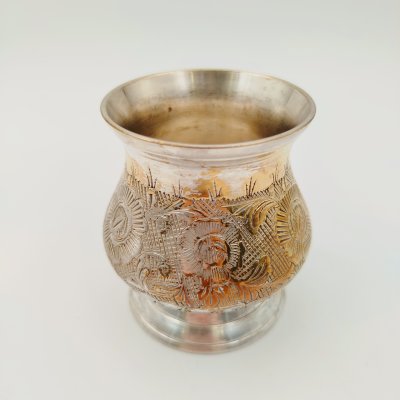 купить Ваза миниатюрная в восточным стиле с флоральным декором, металл, гравировка, Индия, 1970-1990 гг.