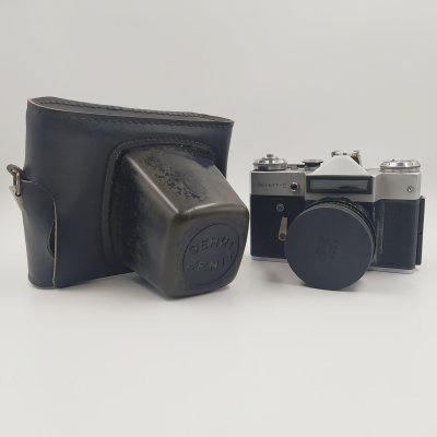 купить Фотоаппарат "Зенит-Е" с объективом "Гелиос-44-2" в оригинальном кофре, металл, стекло, пластик, кожа, Завод «Зенит», г. Вилейка, металл, стекло, пластик, кожа, СССР, 1982 г.