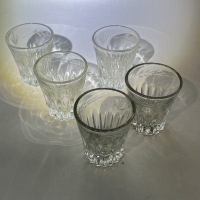 купить Набор из 5 стопок с резным растительным декором, стекло, СССР, 1970-1990 гг.
