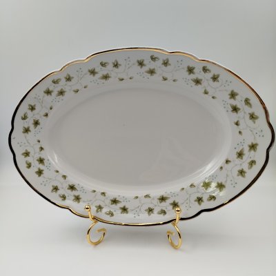 купить Блюдо сервирвоочное с декором в виде плюща и золотистым кантом, фарфор, деколь, золочение, Cmielow, Польша, 1950-1980 гг.