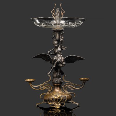 купить Ваза для фруктов, украшенная фигурой девушки на орле, Фабрика "Р. Плевкевич и Ко", латунь, серебрение, стекло, травление, резьба, Российская империя, 1890-1900 гг.