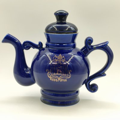 купить Чайник фигурный из сервиза "Новгородский" ("Декоративный", "Новгород"), автор В. В. Смоляр, фарфор, крытье кобальтом, золочение, Бронницкий завод фарфоровых изделий «Возрождение», СССР, 1980-1990 гг.