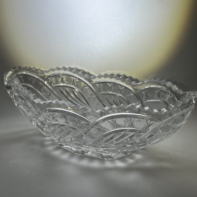купить Салатник овальной формы с геометрическим декором, стекло, пресс, СССР, 1970-1990 гг.
