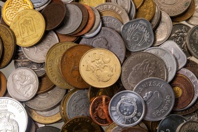 купить Набор начинающего нумизмата: не менее 1 кг. монет стран мира (Европа-Азия-Африка-Америка)