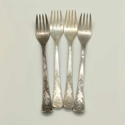 купить Набор из 4-х вилок с растительным декором, мНЦ (медь-никель-цинк), Комбинат бытовых металлических изделий (БМИ), г. Эчмиадзин, СССР, 1971-1991 гг.