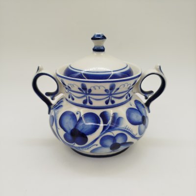 купить Сахарница с растительным декором, фарфор, роспись, Объединение «Гжель», СССР, 1972-1985 гг.