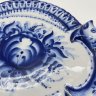 Купить Сервировочное блюдо "Рыбы" с цветочным декором, Гжель, авт. О. Борисова, фарфор, роспись, Россия, 1990-2010 гг.
