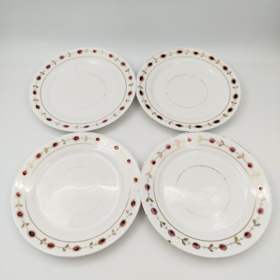 купить Набор из четырех десертных тарелок с растительным орнаментом, фаянс, роспись, золочение, Россия, 1900-1930 гг.