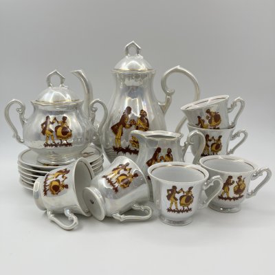 купить Сервиз кофейный на 6 персон, украшенный изображением галантных сцен (15 предметов), фарфор, люстр, деколь, золочение, FP Zajecar, Югославия, 1970-1991 гг.