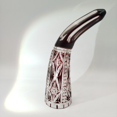 купить Кубок для вина ("Рог изобилия") марганцевого оттенка, украшенный звездчатым декором, хрусталь, нацвет, алмазная грань, Гусевской хрустальный завод (Гусь-Хрустальный), СССР, 1970-1990 гг.