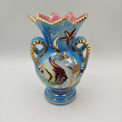 купить Ваза голубого оттенка с фигурными ручками и декором в виде рыбок, Cerdazur Monaco (?), керамика, роспись, золочение, Франция, 1950-1960 гг.