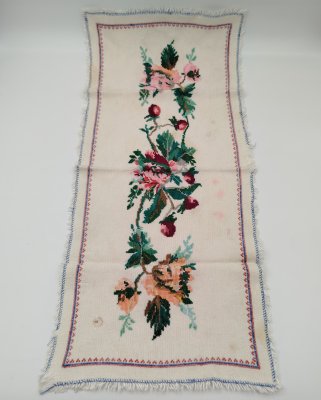 купить Салфетка-дорожка с цветочным мотивом, ткань, машинное ткачество, ручная вышивка крестом, Россия, 1920-1940 гг.