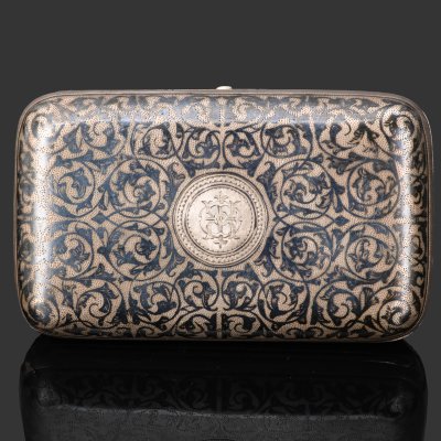 купить Портсигар с растительным декором и владельческим вензелем на крышке, мастер-монограммист "ИЯГ" (предположительно, Гришин Иван Яковлевич), металл, чернь, г. Москва, Российская империя, 1885 г.