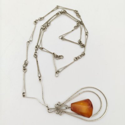 купить Кулон грушевидной формы на цепочке, янтарь, сплав металлов, СССР, 1970-1990 гг.
