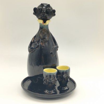 купить Набор для крепких напитков "Черт" (штоф, поднос и пара стопок), керамика, глазурь, СССР, 1970-1990 гг.