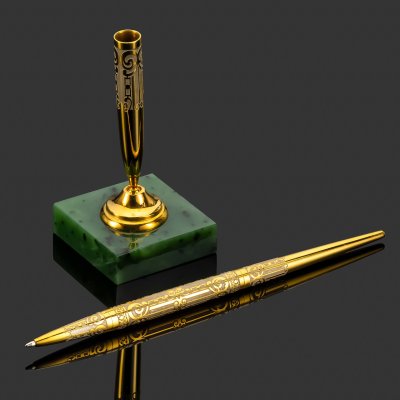 купить Ручка с орнаментальным декором на подставке из нефрита в подарочной коробке, латунь, нефрит, золочение, Златоуст, Российская Федерация, 2025 г.
