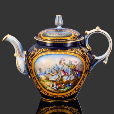 купить Чайник с батальным сюжетом "Битва при Аньяделло" (Bataille d'Agnadel) (выполнена для дворца Тюильри "Chateau des Tuileries"), фарфор, крытье кобальтом, золочение, цировка, роспись, Севрская фарфоровая мануфактура (Sevres), Франция, 1844 г.
