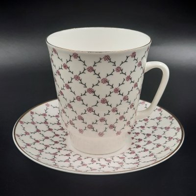 купить Пара кофейная "Розовая сетка", автор формы "Майская" Э.М. Криммер, фарфор, деколь, золочение, Ленинградский фарфоровый завод (ЛФЗ), Россия, 1989-2001 гг.